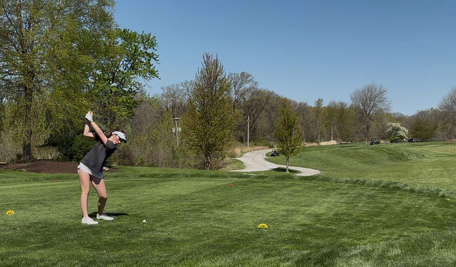 Aubreye Hyatt hitting a ball on the links.